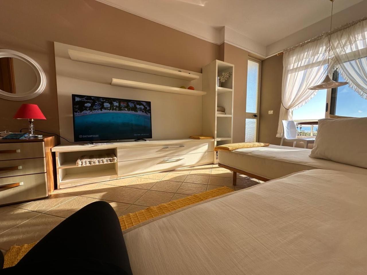 Beach View! Seaside Apartment Durrës Buitenkant foto